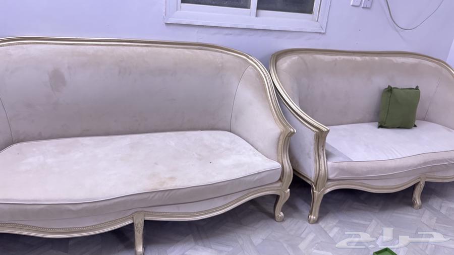 كنب ثلاث قطع كل قطعة ثلاثه نفر للبيع64413864859649110