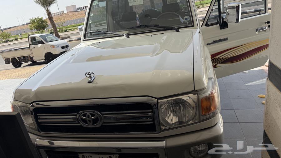 للبيع جيب ربع 200964574102902274111