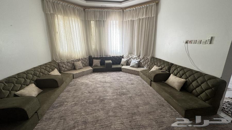 كنب عربي نضيف جديد شامل الفرشه و3 ستاير64416334034178110