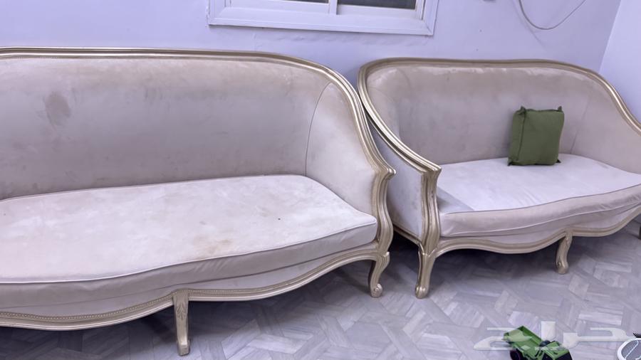 كنب ثلاث قطع كل قطعة ثلاثه نفر للبيع64413864859649111