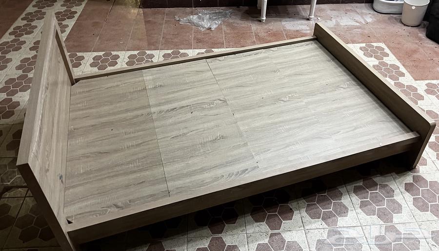 غرفه نومه مكونه من سرير و تسريحه64418784253953111