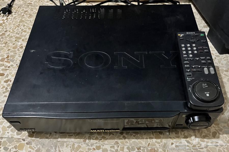 Sony VHS video cassette player with remote and cables64417644897795110