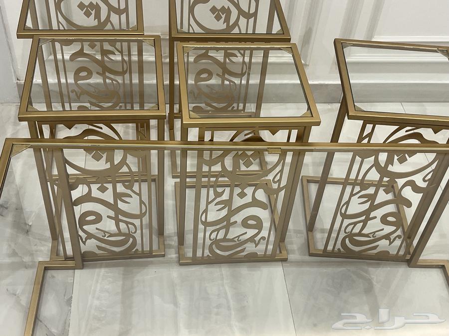 A large table and five service sets64418998509571110