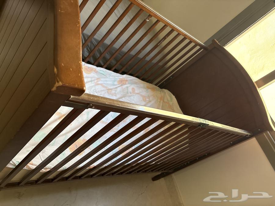 سرير أطفال من سنة إلى خمس سنوات بحالة جيده كسر بسيط ف الباب64416068042755111