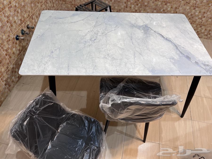 طاولة طعام جديدة للبيع64416571079938111