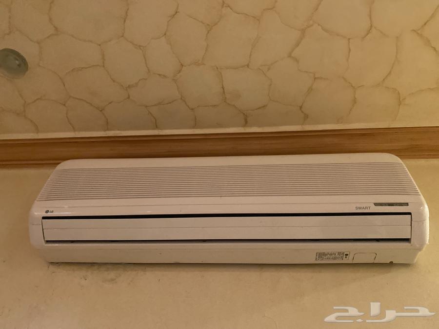 LG split air conditioner in very good condition, needs freon64412292558721110