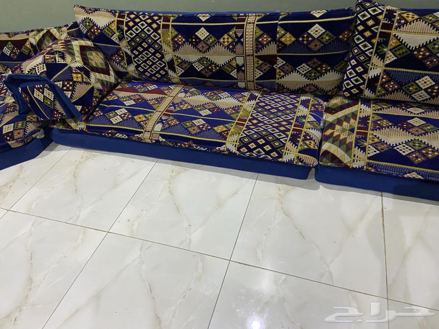 Floor seating64417332914434112