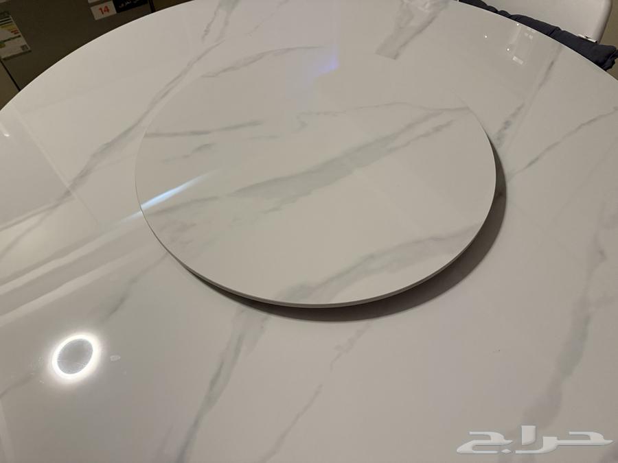 Dining table used for a week64413379254147111