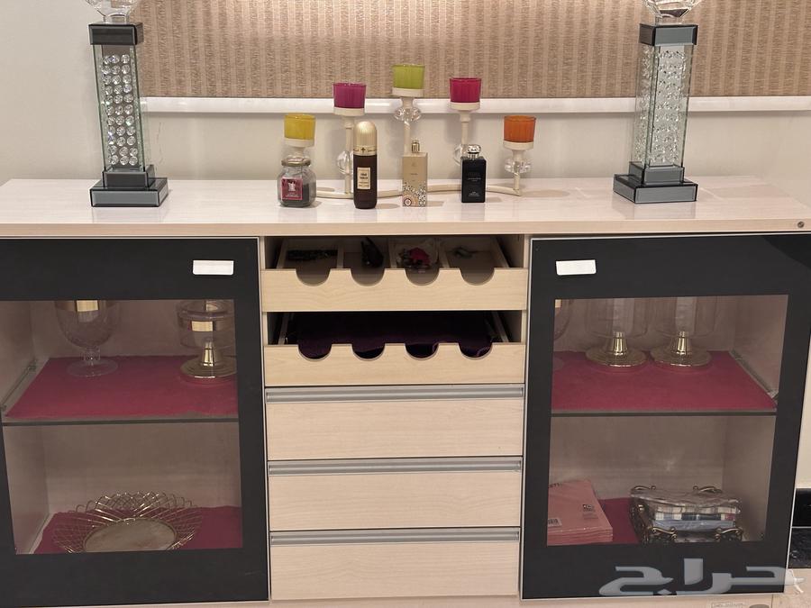 Dining table with buffet64414940341122112