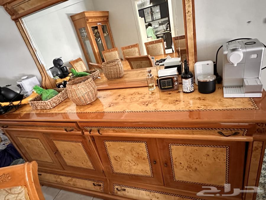 للبيع طاوله طعام 12 كرسي مع 2 بوفيه حالة جيده64416809372675111