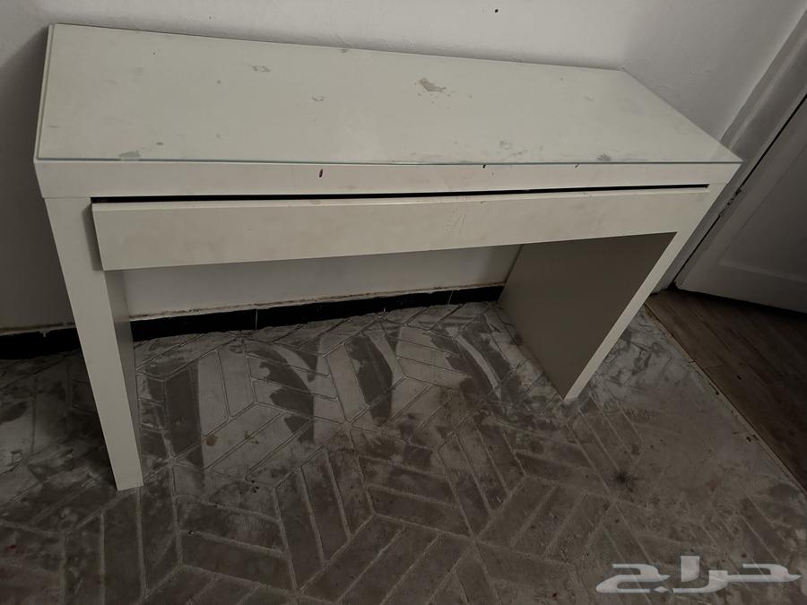 A regular 55-inch screen, IKEA dresser, and desk at a great price64413126342786110