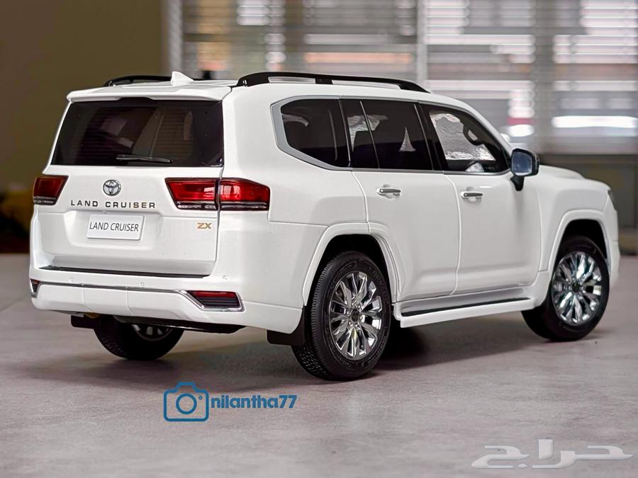 مجسم اصلي سيارة تويوتا لاندكروزر فاخر جدا64578006521731114