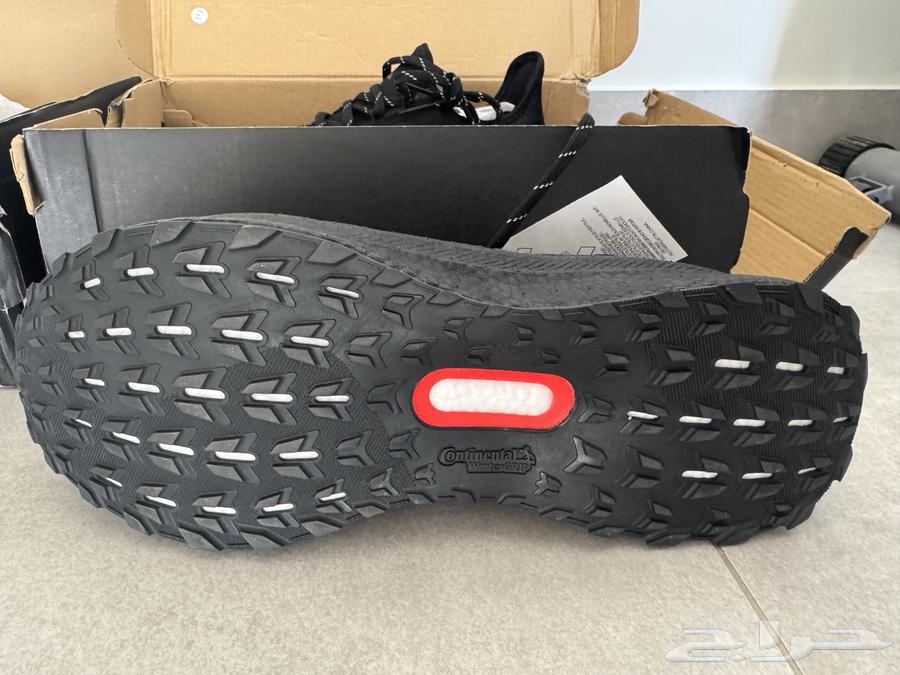 اديداس الترا بوست 5 لون اسود و ابيض اصلية64418404025346113