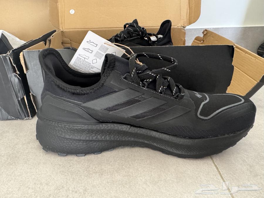 اديداس الترا بوست 5 لون اسود و ابيض اصلية64418404025346110