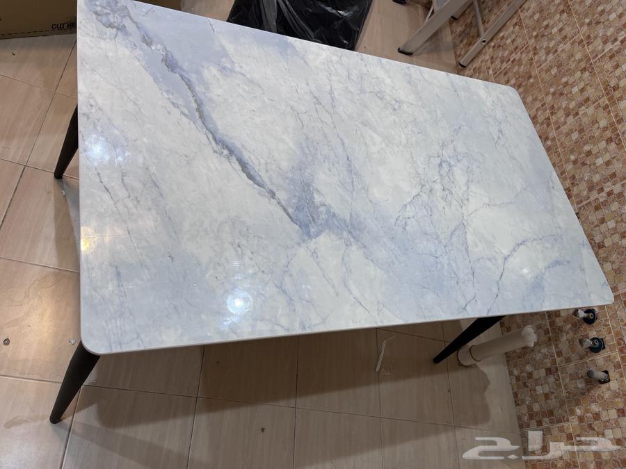 طاولة طعام جديدة للبيع64416571079938112