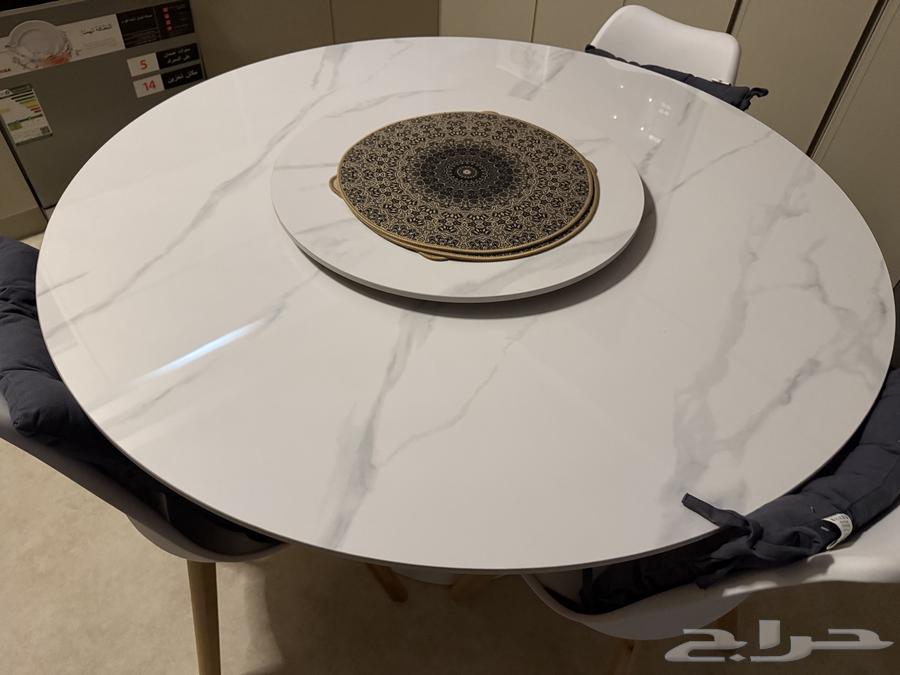 Dining table used for a week64413379254147114