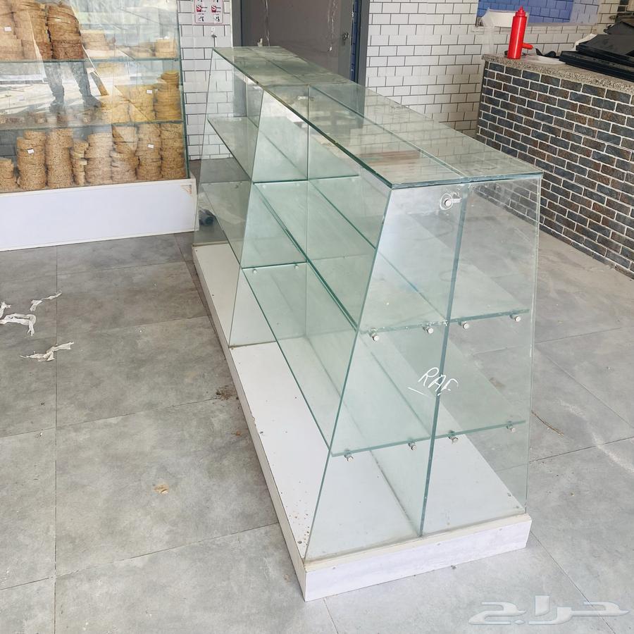 دولاليب زجاجيه مع قاعده خشب وبديل رخام للبيع باقل سعر64415733225346114