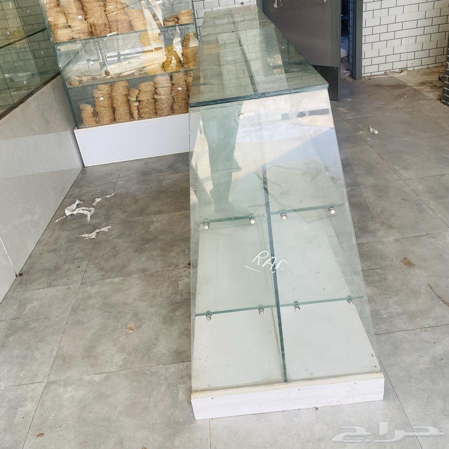 دولاليب زجاجيه مع قاعده خشب وبديل رخام للبيع باقل سعر64415733225346113