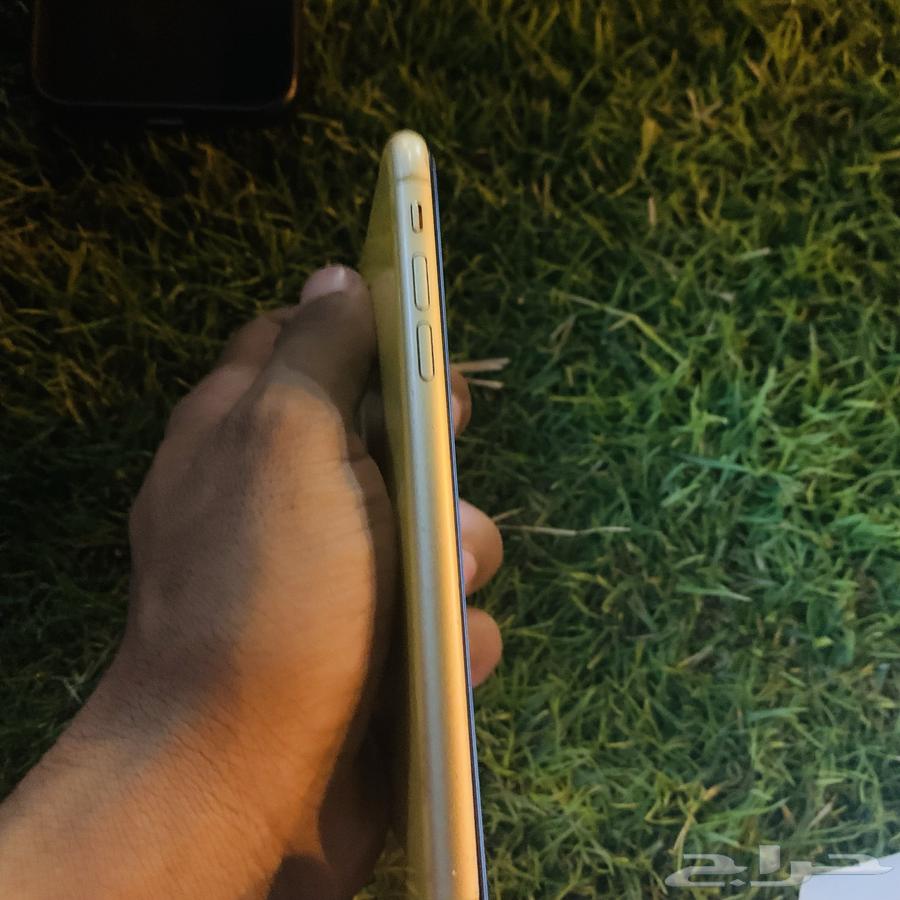 iPhone XR, the phone has a replaced back and battery, grade A64416014664321111