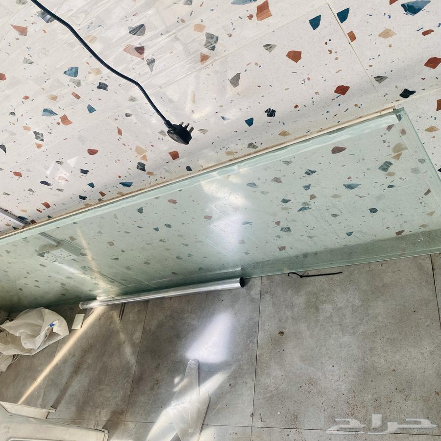 دولاليب زجاجيه مع قاعده خشب وبديل رخام للبيع باقل سعر64415733225346110