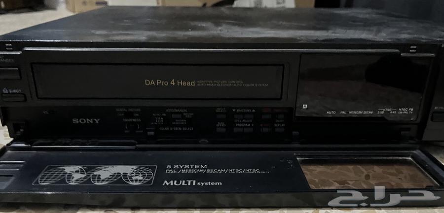 Sony VHS video cassette player with remote and cables64417644897795111