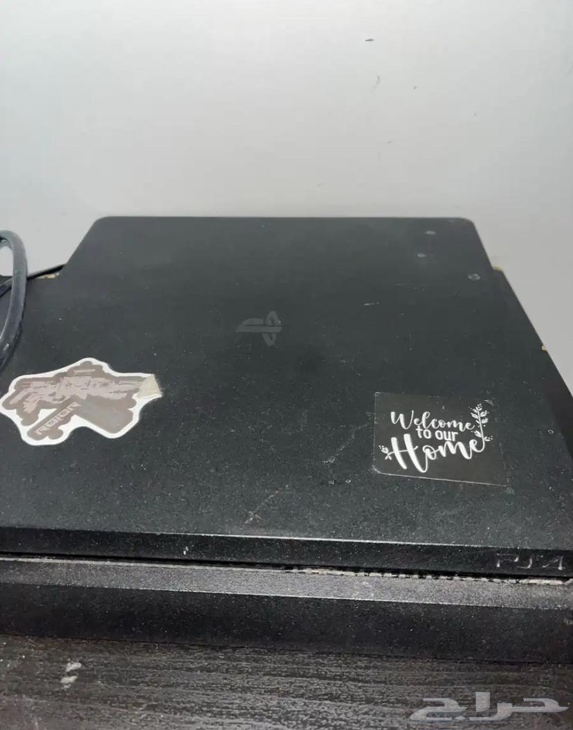 سوني4سلم مع اليد مستعمل4شهور ع الشرط السوني نضيف64418744054658110