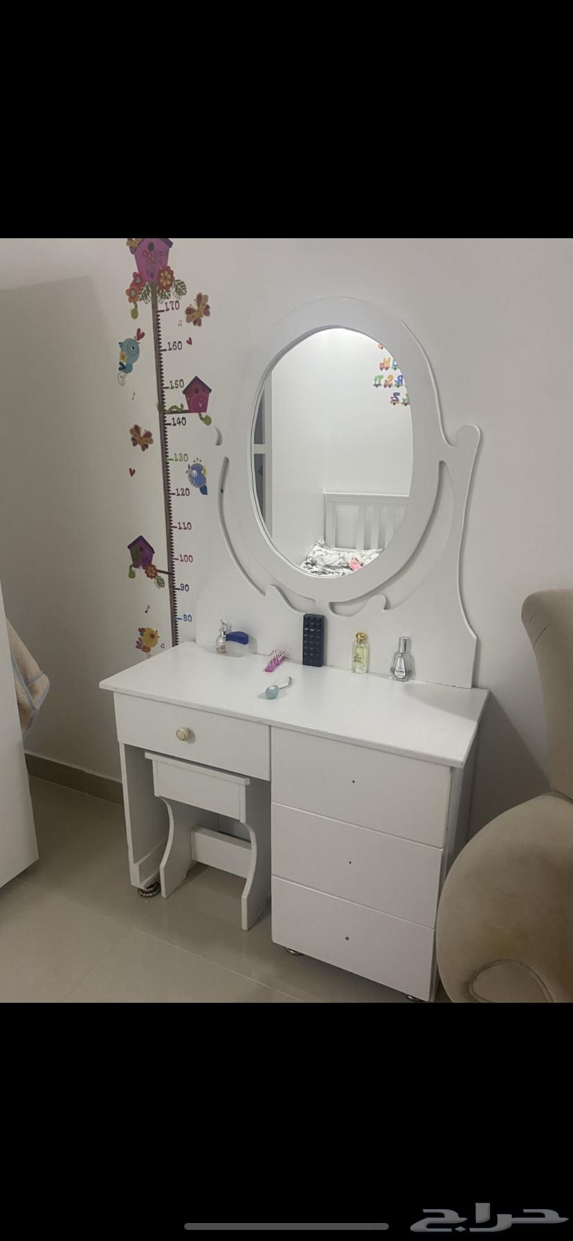 غرفة نوم فردية مع الفرشه64413931508225110