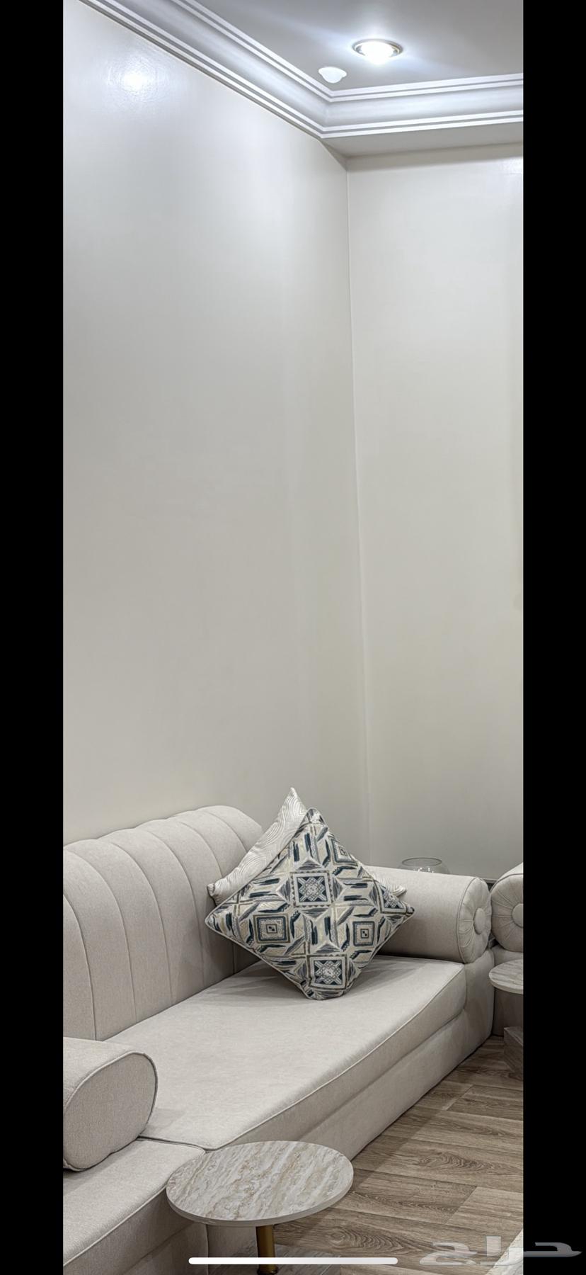 Two-piece sofa with table64418173880578110