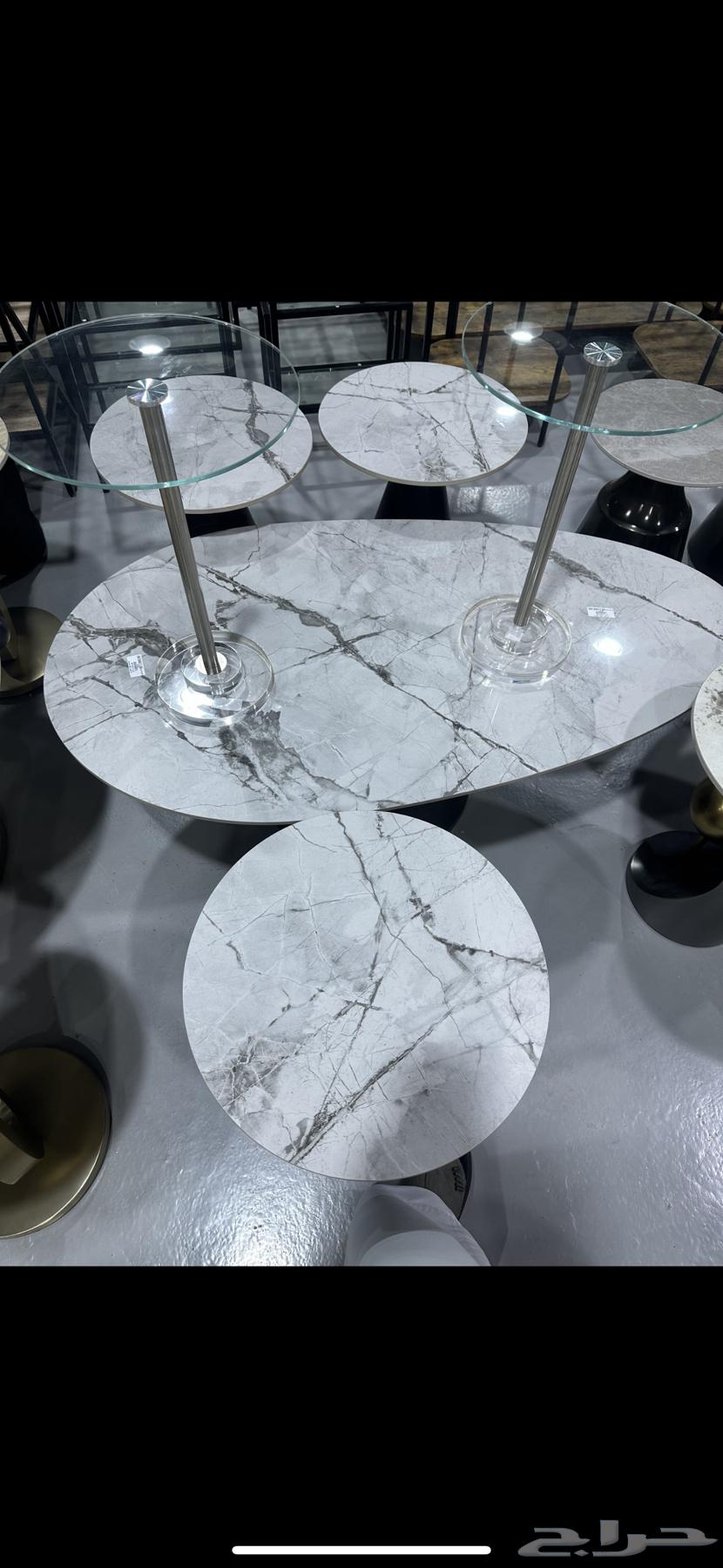 طاوله كبيره رخام مع 4 طاولات الي معها شبه جديد والله64419145065217110