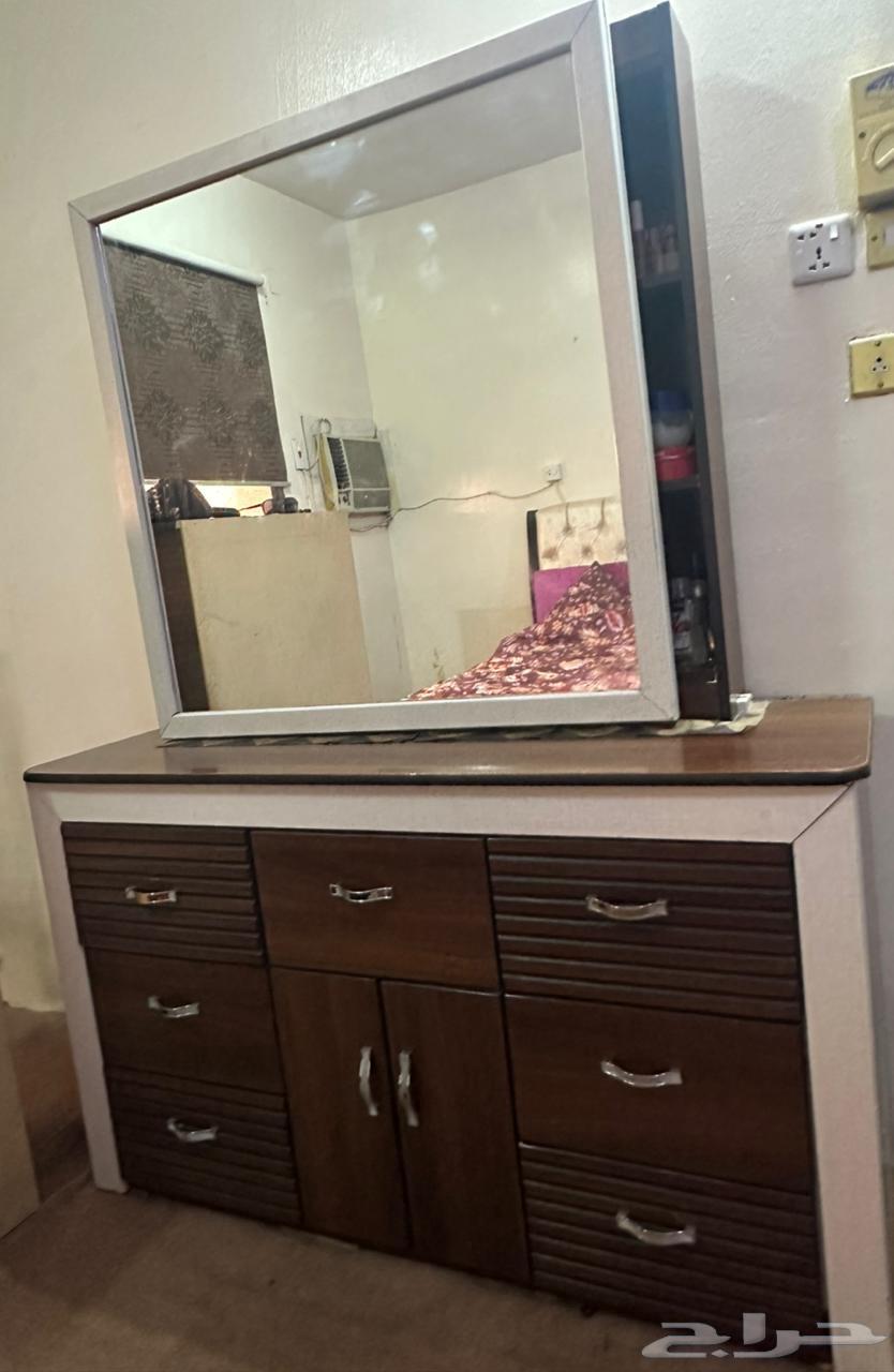 غرفة نوم كبيره شبه جديده مكونه من 7 قطع64413692787459111