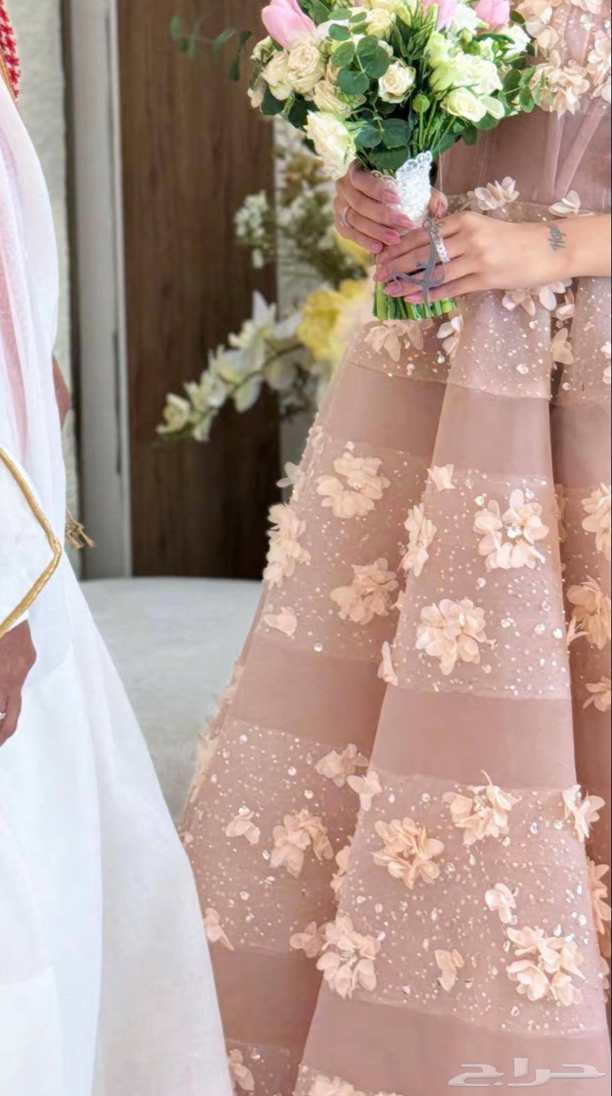 فستان من المصممة ANNO للإيجار ب 150064416041458178113