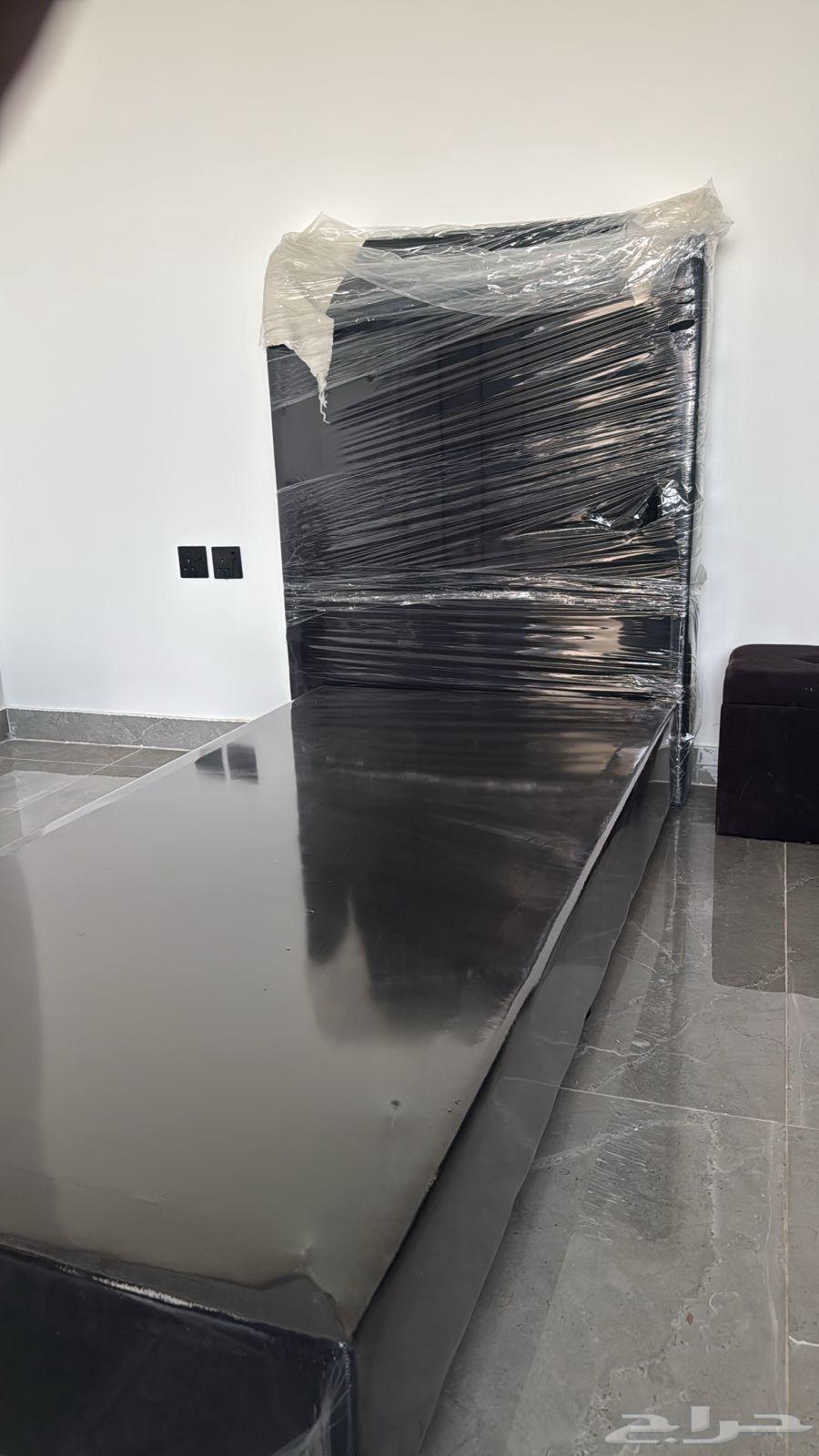 سرير نفر للبيع اللون اسود مستعجل64414726568450111