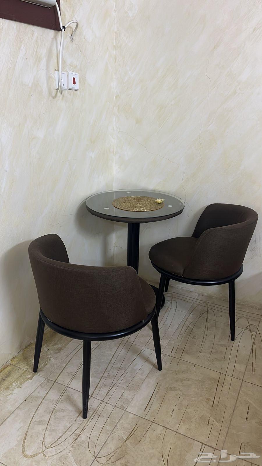 سرير و مرتبة بسعر 600 فيه اضاءة ليد سفرة شخصين بسعر 25064417712282113110