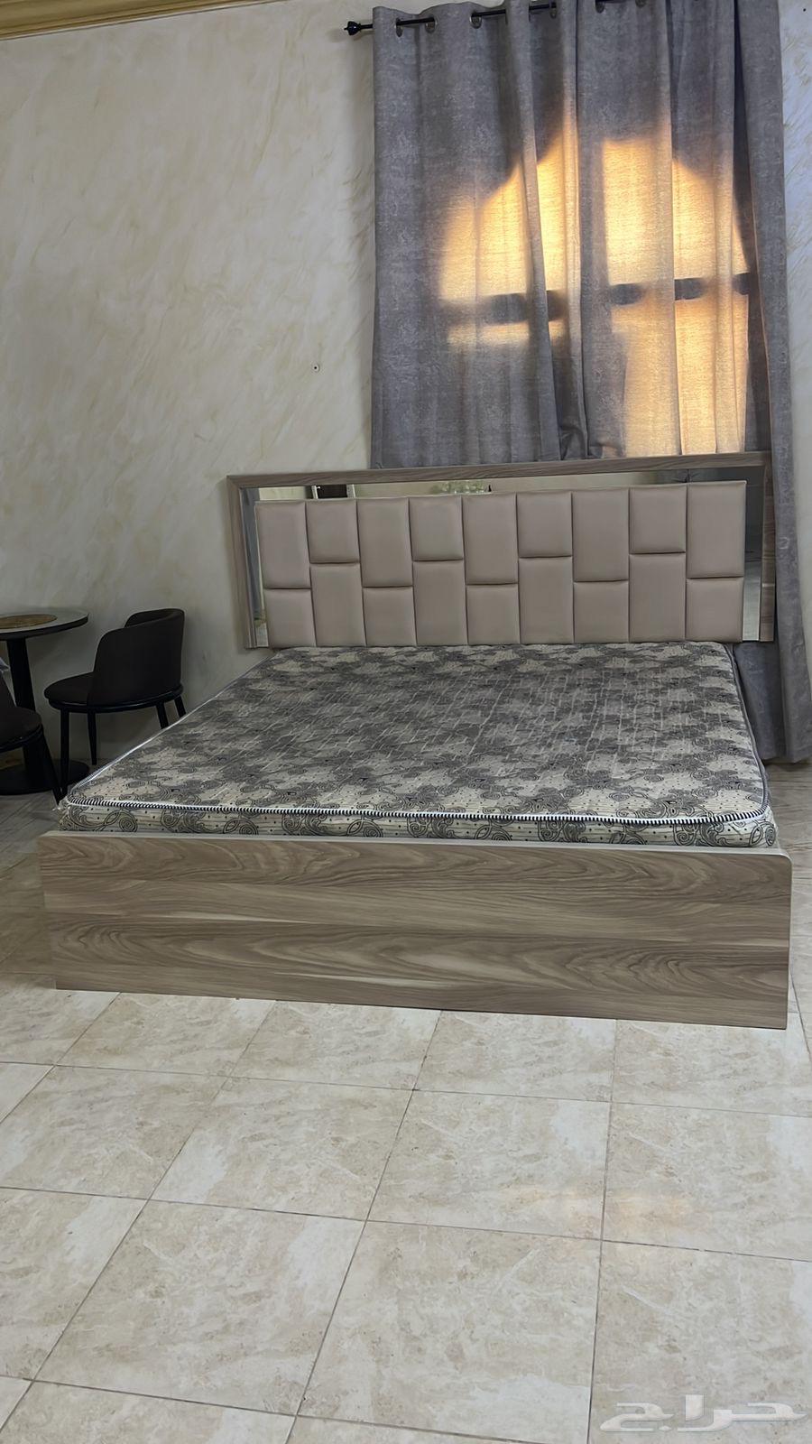 سرير و مرتبة بسعر 600 فيه اضاءة ليد سفرة شخصين بسعر 25064417712282113111