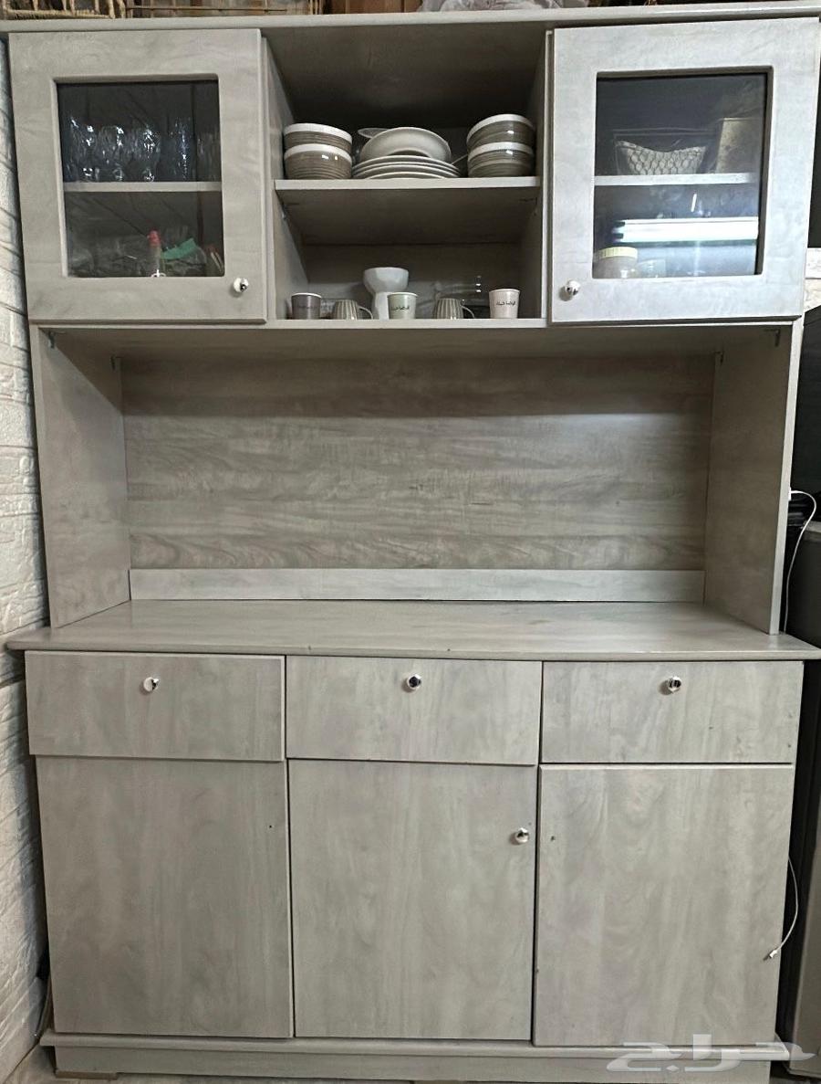 A regular 55-inch screen, IKEA dresser, and desk at a great price64413126342786111