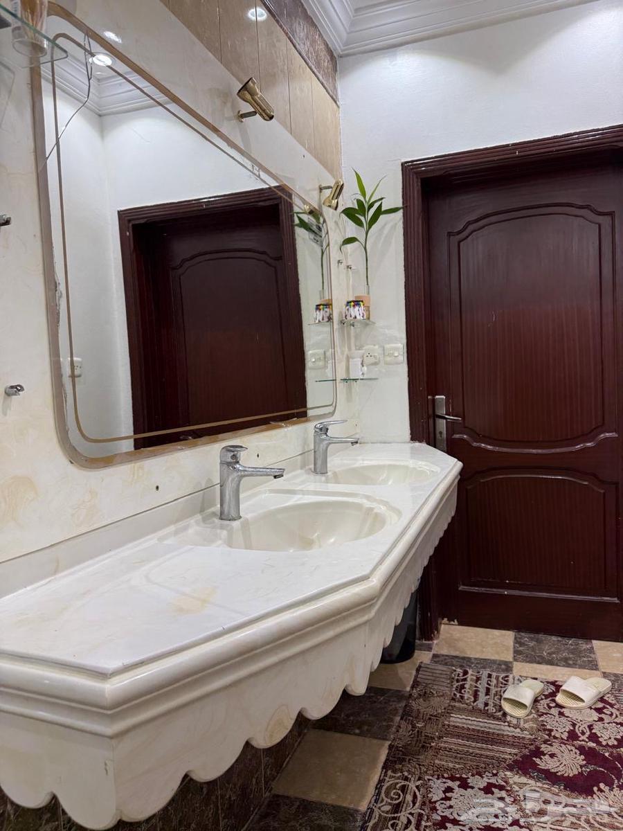 مغسلتين و طاولة للبيع مستعجل64414527401985110