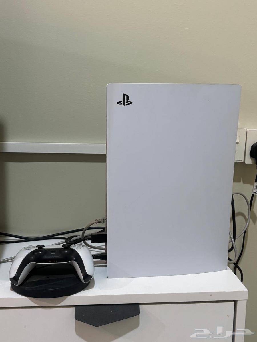 Sony 5, TV screen, and used TV table64417035243266110