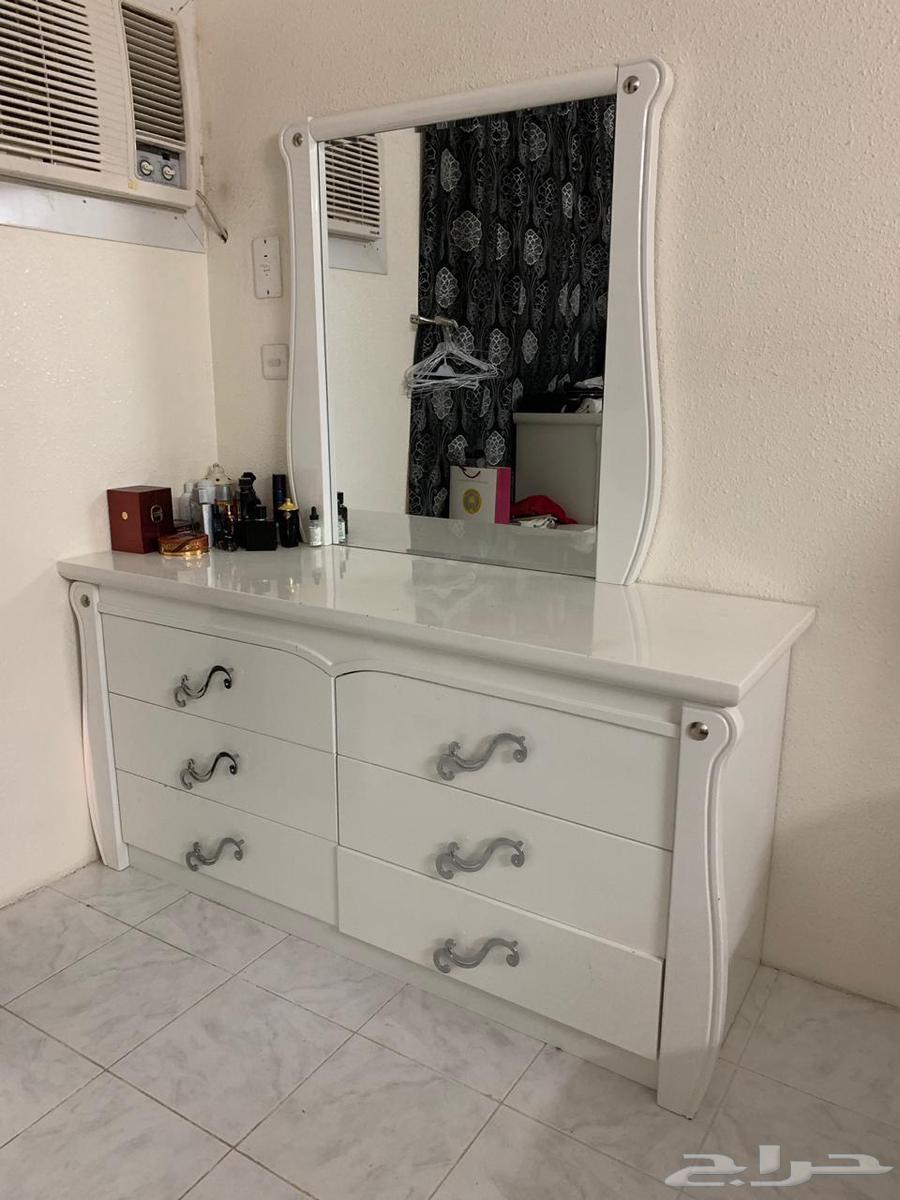 اثاث للبيع غرفة نوم وكنب صاله حرف L وطاولة طعام مع 6 كراسي64415585795457110