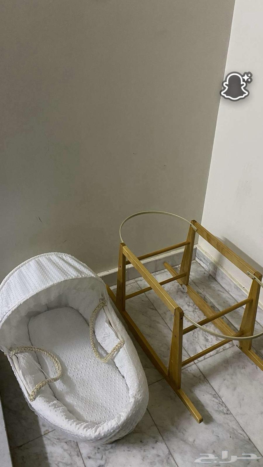 عربيه وسرير رضيعه مستعمل بسيط64420377721345111