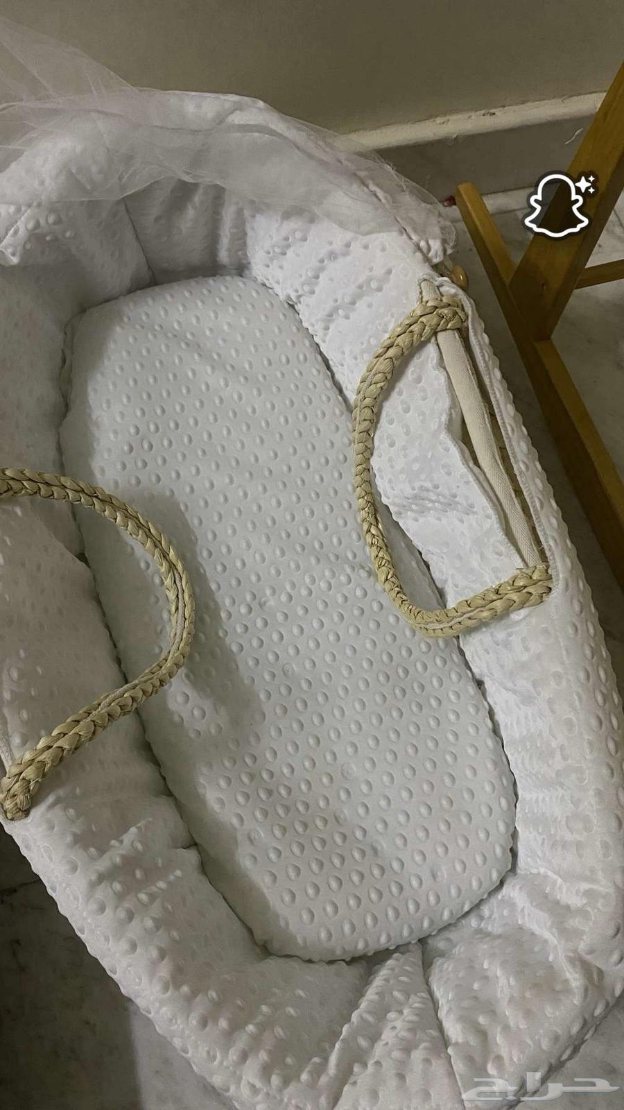 عربيه وسرير رضيعه مستعمل بسيط64420377721345110