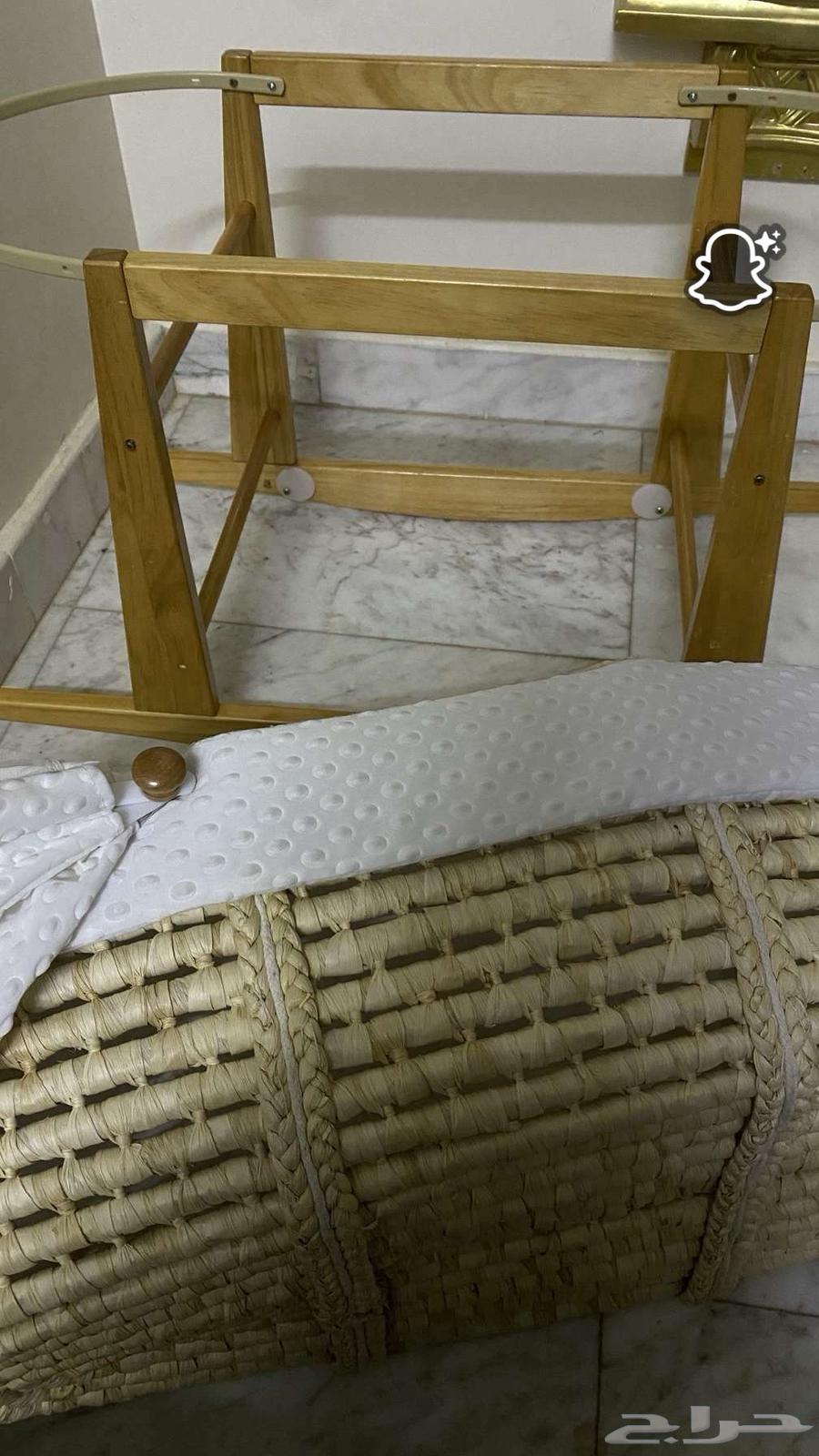 عربيه وسرير رضيعه مستعمل بسيط64420377721345114