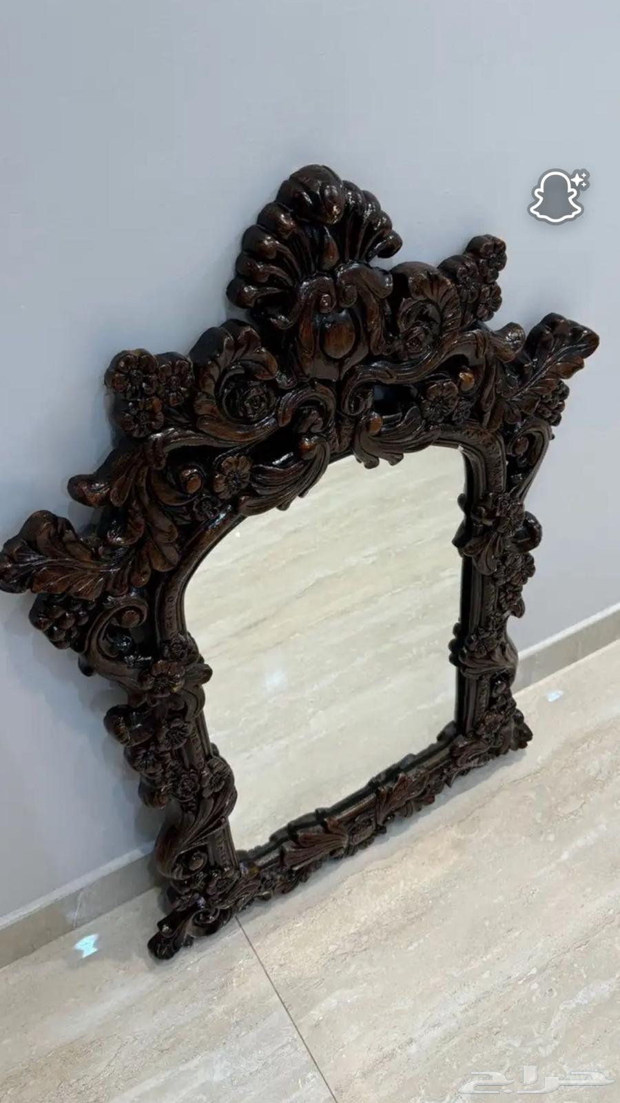 مرايه نادره من متحف في مصر .64422585192707113