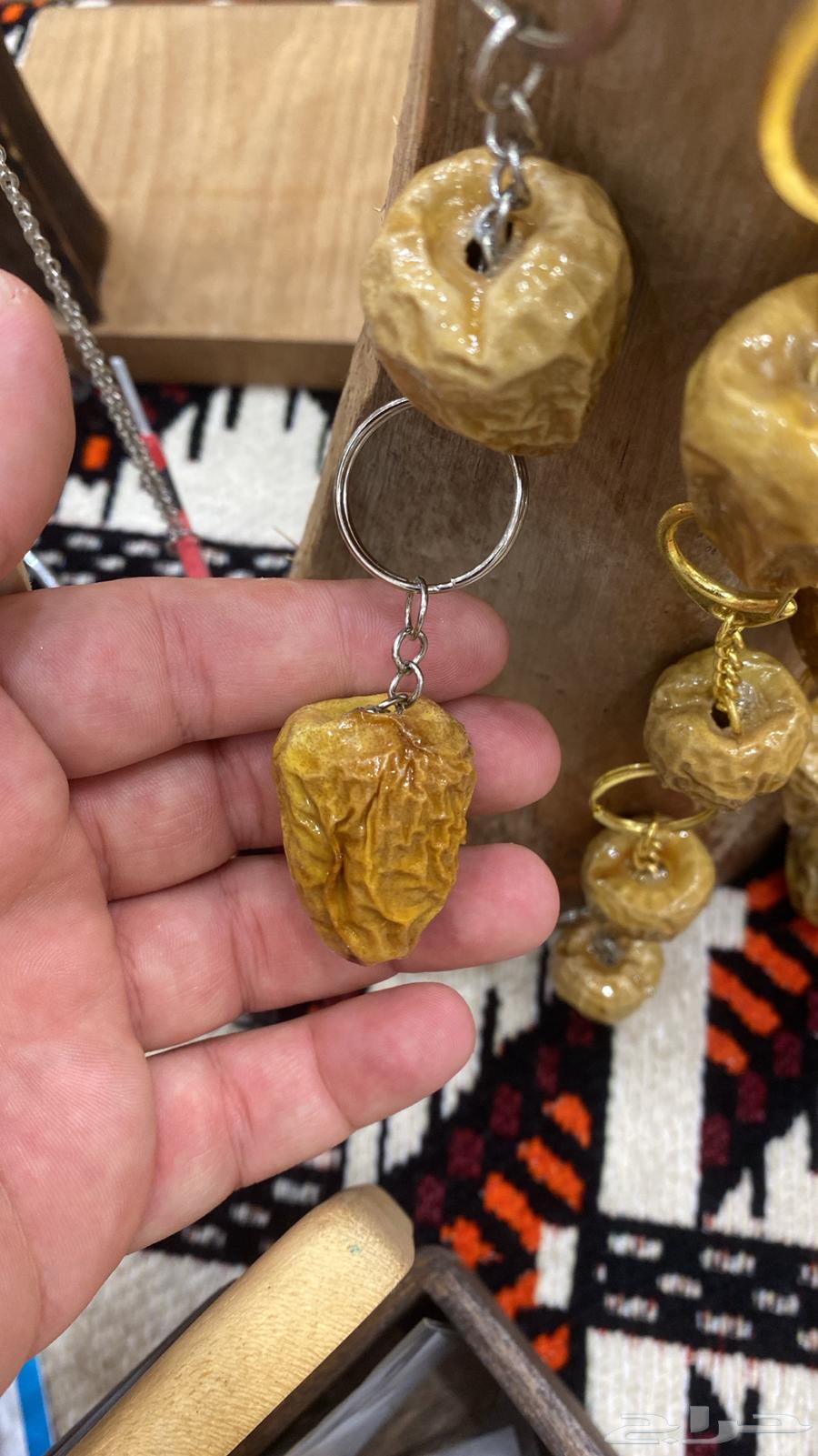 ميداليات تمرة للبيع بجملة والأفراد64425273093634110