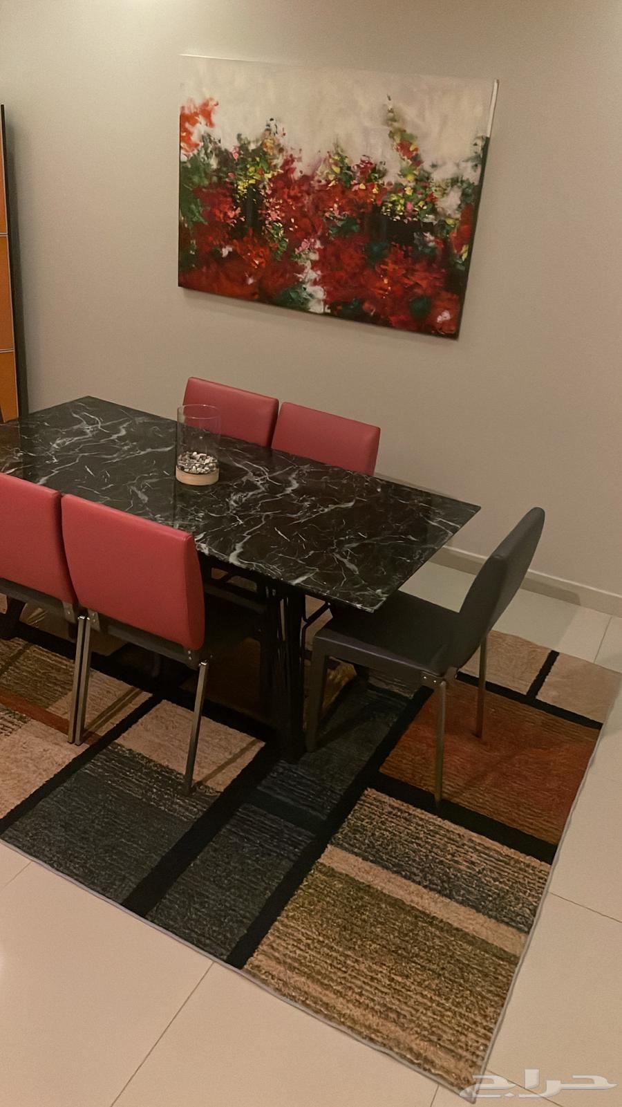 Dining table with little use64421228696323112