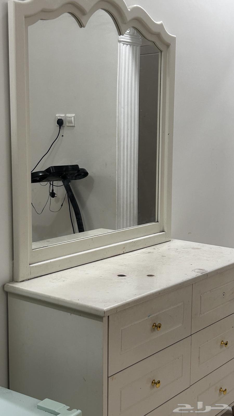 تسريحه كامله مع مرايه للبيع64425811076739110