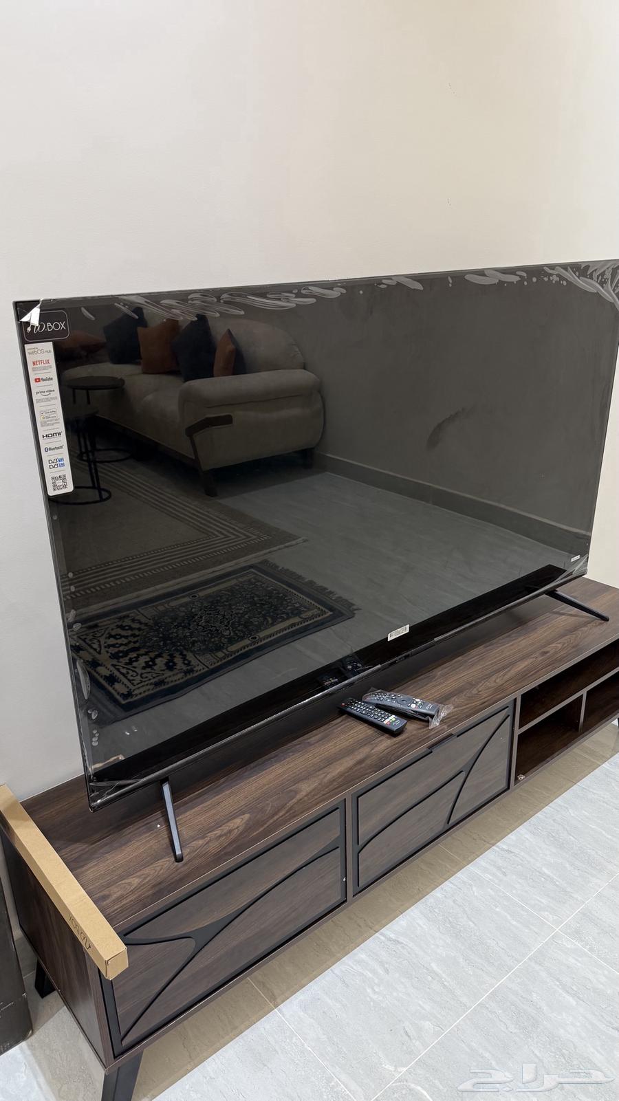 شاشه 70 بوصة (( مكسوره )) .64425824448129110