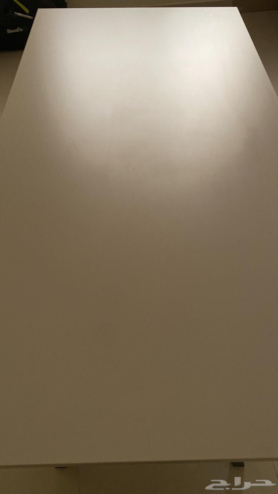 مكتب مع حاملات جوانب مستعمل بسبب انه لايناسب اثاث الغرفه64425784032386110