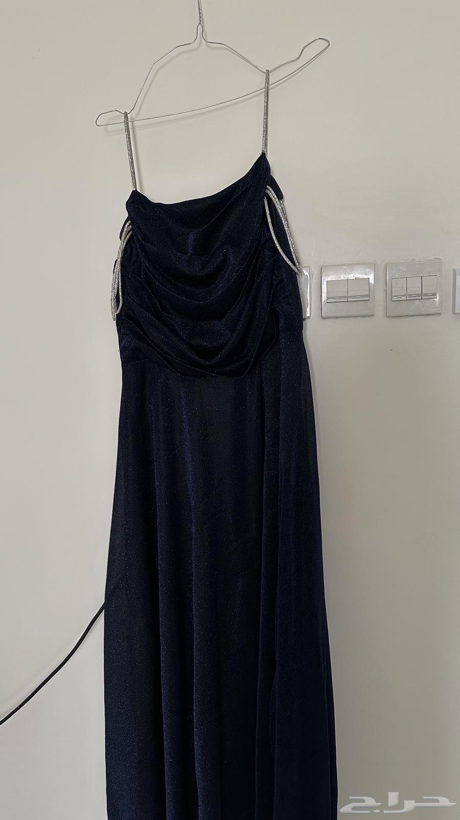 4 فساتين للبيع ب300قابل للتفاوض64421987700481110