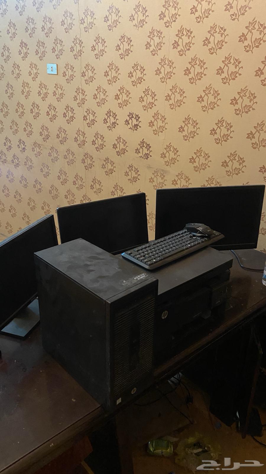 I'm showing you three monitors and a printer, all working64421391399939110