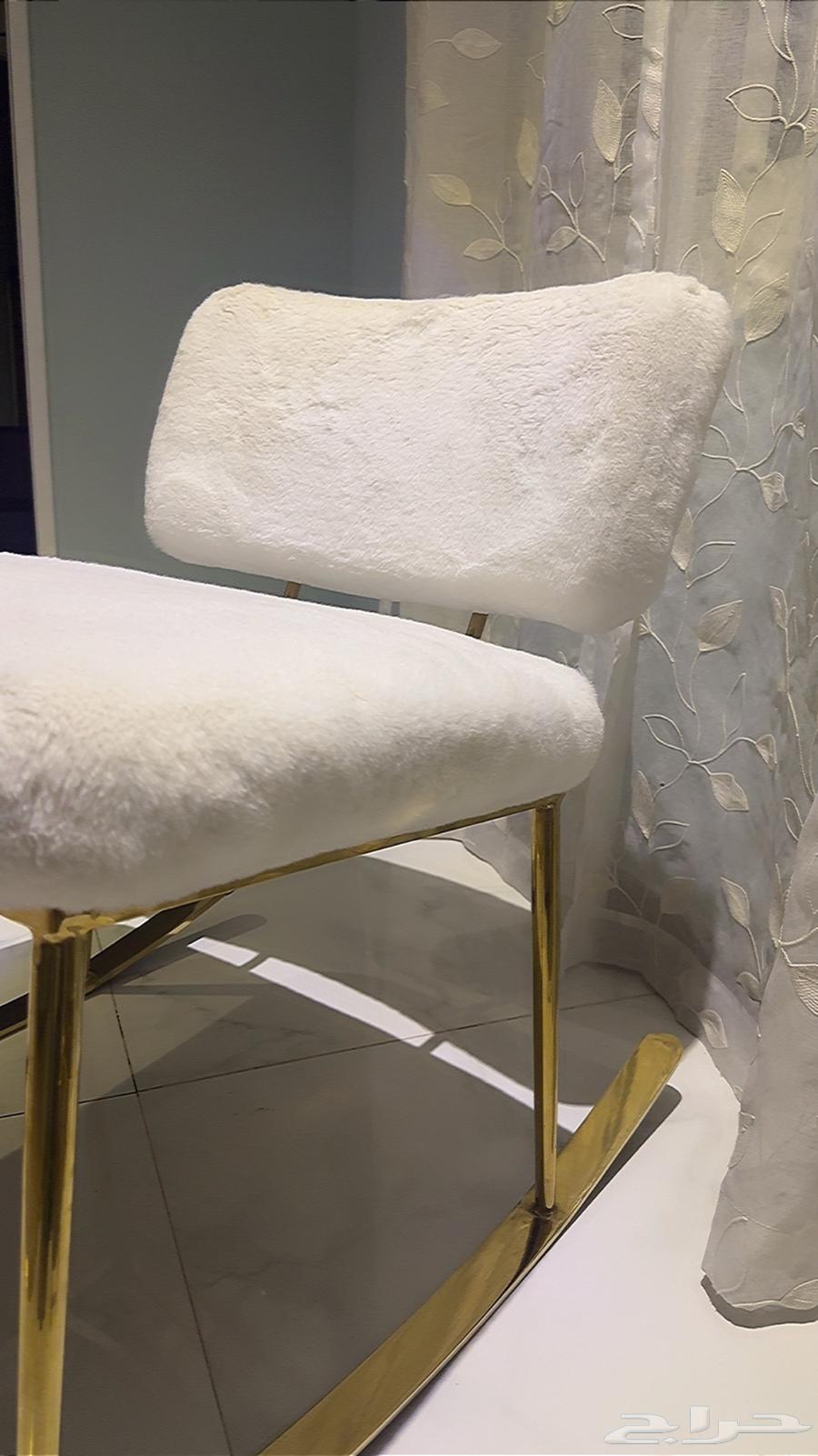 كرسي هزاز مرتب ونظيف جدا64420202914561112